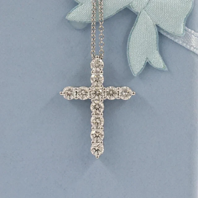 Женская подвеска в виде креста с круглым лабораторным покрытием из белого золота 14 карат 2 карата - Изображение 3 из 4
