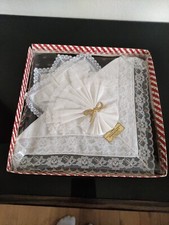 Seltene Vintage Nottinghamshire Taschent&uuml;cher mit Spitze getrimmt x 3 im Originalkarton