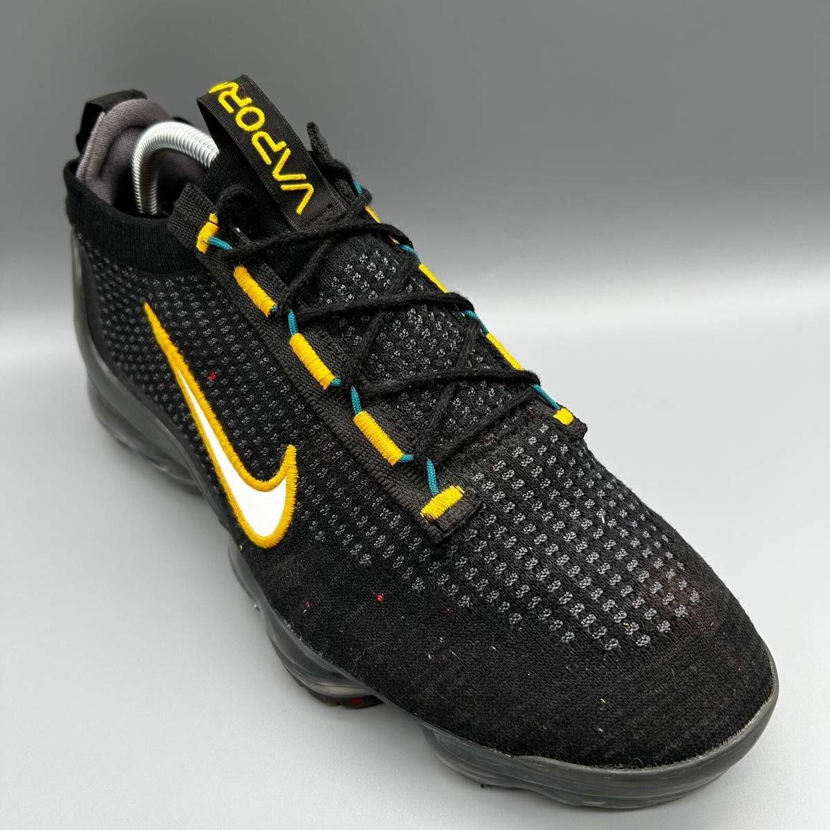 black and yellow vapormax flyknit