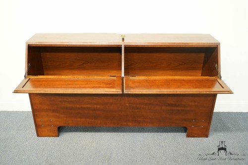 THOMASVILLE FURNITURE Winston Court Collection Solid Cherry Queen Size Storag... - Picture 5 of 10