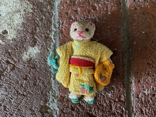 NUOVO! Splendido portachiavi giapponese fortunato vestito con bellissimo kimono