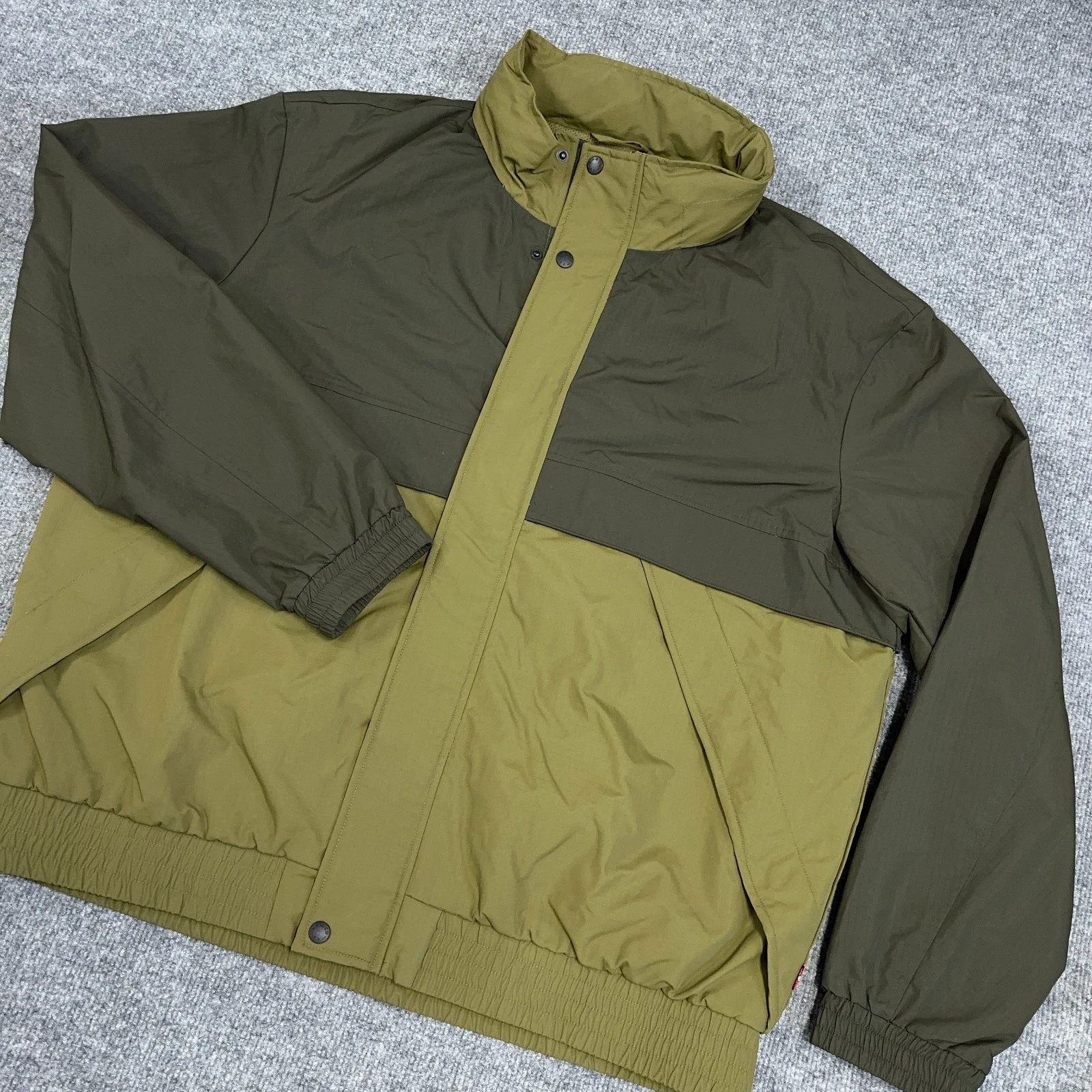 Levis Jacket Men XL Green Colorblock Stand Collar Packable Hood Rain Windbreaker
Opens in a new wind