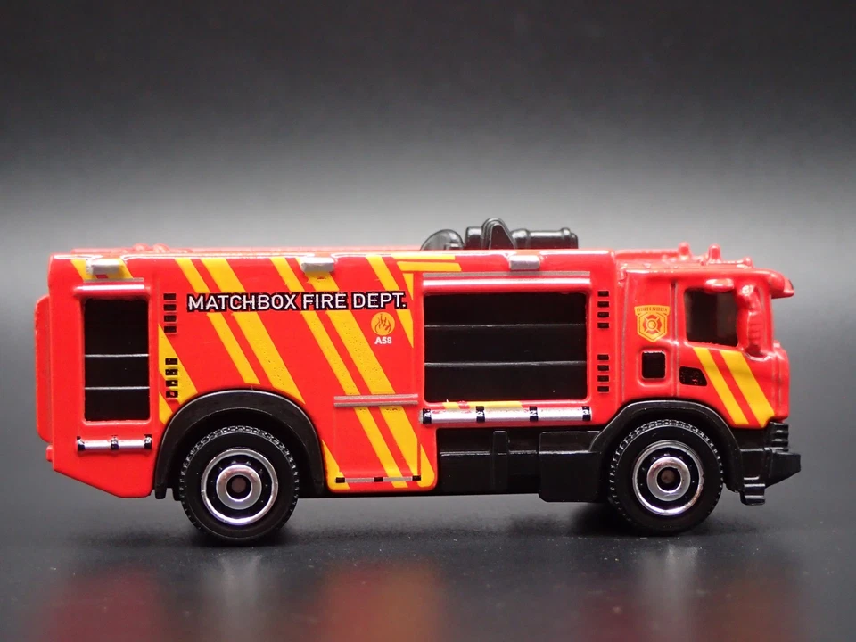 2016-2025 Scania P 360 FIRE TRUCK Rosso 1:64 MB Diorama Scala Modellino Auto - Immagine 3 di 4