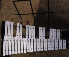 Pre-Owned Pearl Xylophone with Case and 1 mallet and Includes Stand