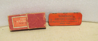 Vintage old TONEKING Chromatic Studio Brand A-440 perfect school pitch pipe /box