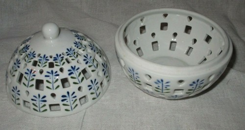 Royal Collection Hand Cut Porcelain Potpourri /Trinket /Tealight Holder Dish - Picture 4 of 7