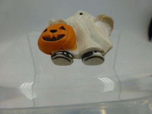 Vintage Funworld Trick or Treating Ghost with Jack o' Lantern Pin #9301 - Picture 5 of 9