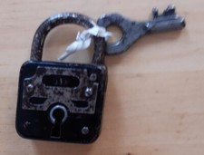 LUCCHETTO VINTAGE IN CONDIZIONI COME FOTO PATINA D' EPOCA FUNZIONANTE