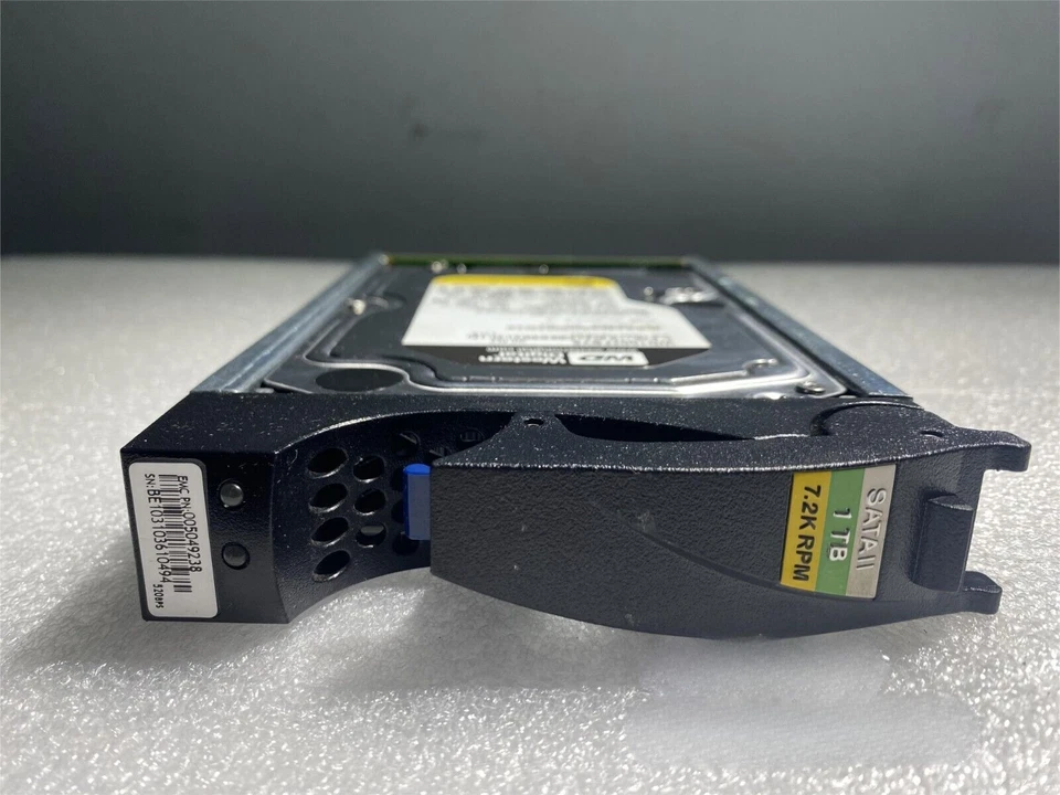EMC CX-SA07-010 CX3 CX4 STORAGE 005049238 1TB Optical Hard Disk Drive 118032696 - Image 2 of 2