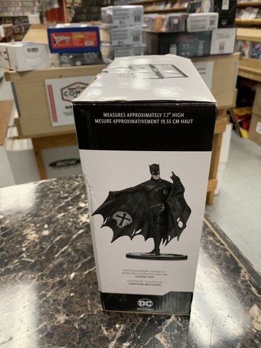 Batman Black & White Gerard Way Limited to 5000 Statue DC Comics Collectibles - Picture 3 of 6