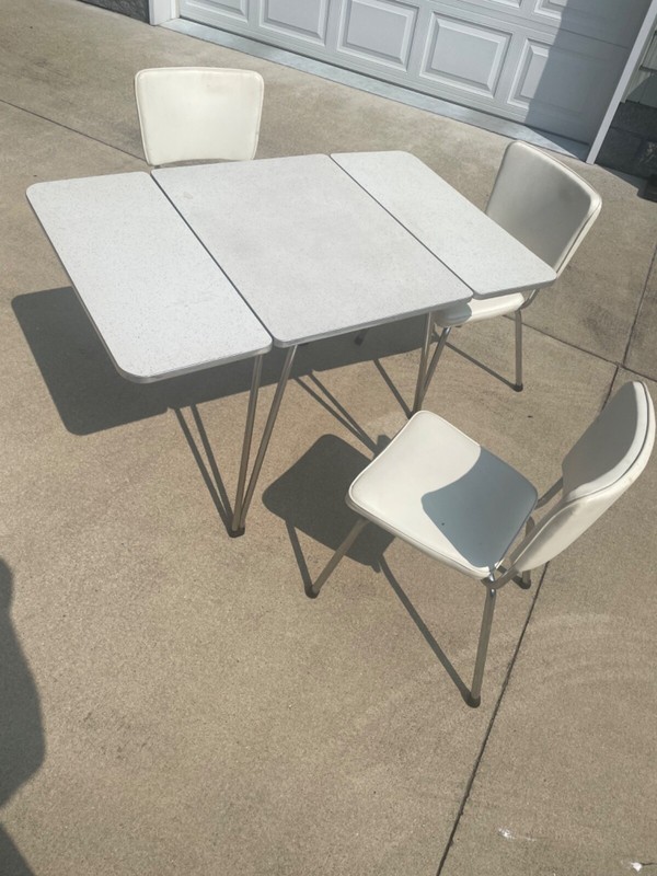 MCM BRODY SEATING CO. Gold Speck Dining Table 3 Chairs 1950s or 60s see pics