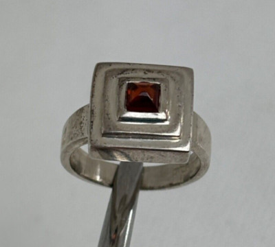 Vintage STERLINGSILBER abstrakter modernistischer roter Rubin RING konzentrisch quadratisch Größe 6,75