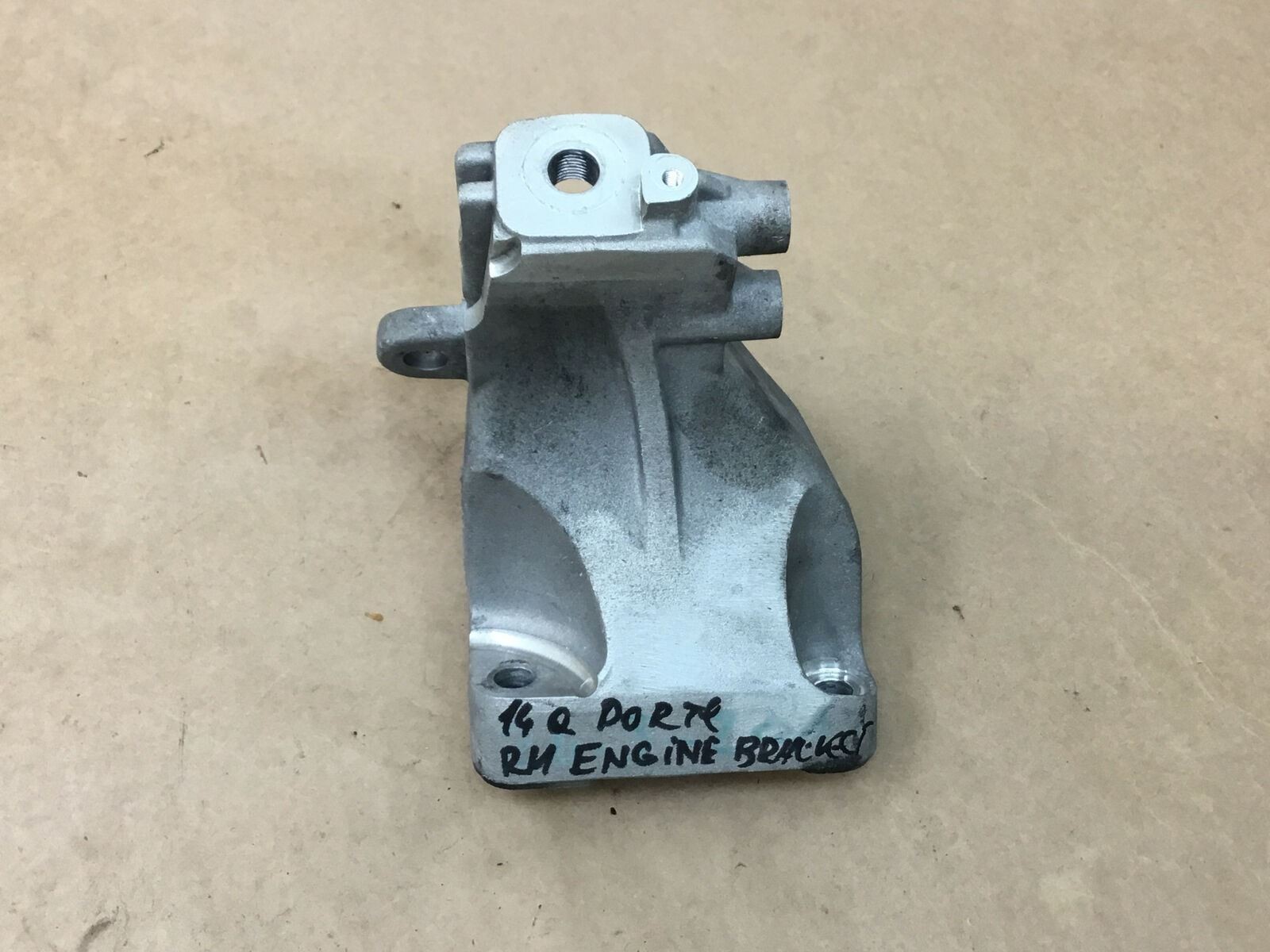 Maserati Quattroporte GTS 3.8L Right Passenger Engine Bracket Mount 14-18 |:A