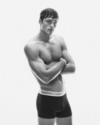 Jacob Elordi Euphoria Beautiful Print 8X10 CELEBRITY PHOTO 02235