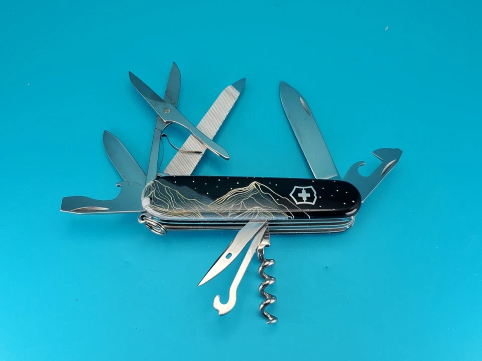 Edición limitada. Navaja suiza Victorinox Moonrise Mountaineer ¡Multiherramienta! 1/180 Foto 2 de 4
