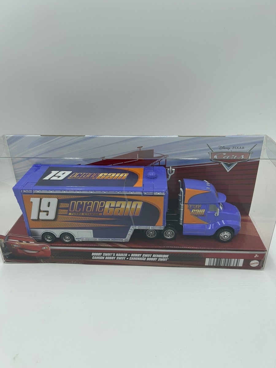カーズ、ミニカー、BOBBY SWIFT No.19（大きいミニカー） Disney Pixar Cars Bobby Swift's Hauler #19 New 2022 Red Card