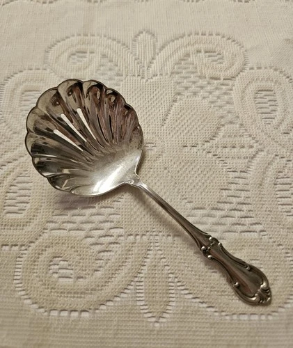 VTG International Sterling Silver Joan of Arc Shell Bon Bon Serving Spoon.