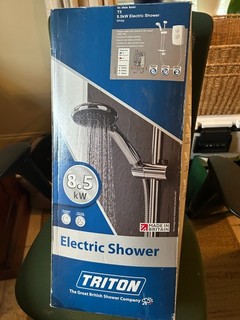 Triton Electric Shower 8.5 KW White Never used bought as spare.