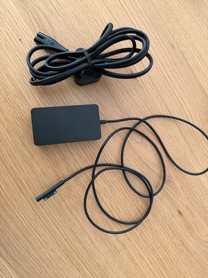 Microsoft Surface 65 Watt Netzteil für Surface Laptops. top zustand