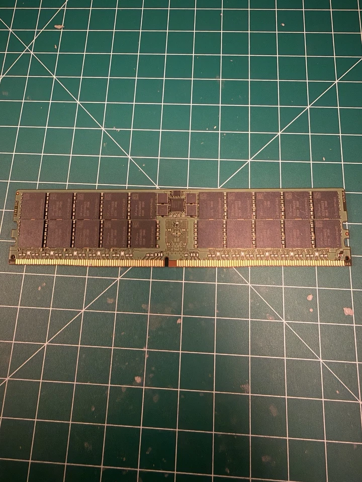 SK Hynix 128GB DDR5 RDIMM 1.1V Dual Rank Memory Module. PN:HMCT04AGERA197N BB - Image 3 of 3