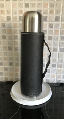 Unbenutzte 1pt+ Isolierflasche mit zusätzlicher Außendämmung & Tragegriff. 