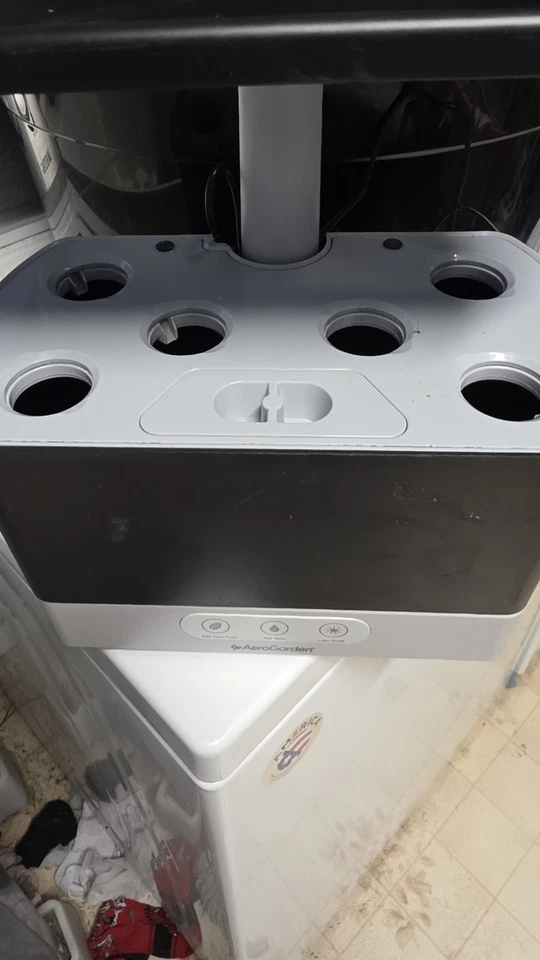 Система для домашнего сада AeroGarden Harvest 6 Pod черная модель 100690-BLK - Изображение 2 из 4