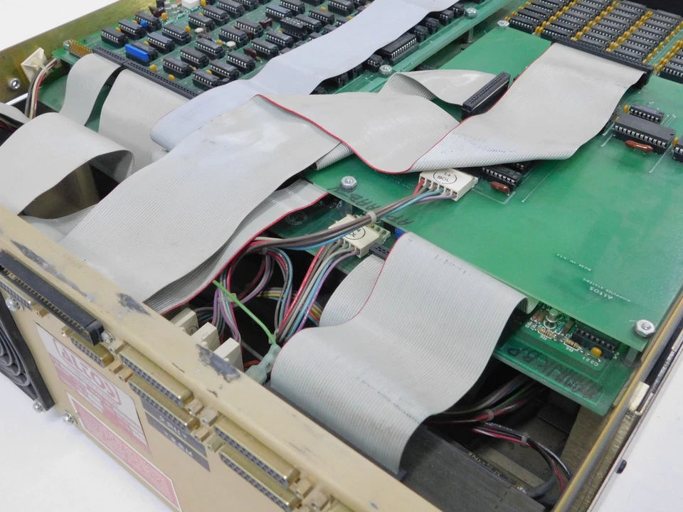 Computadora vintage Altos Computer Systems ACS8000-15A (se ve bien, arranca) Foto 4 de 4