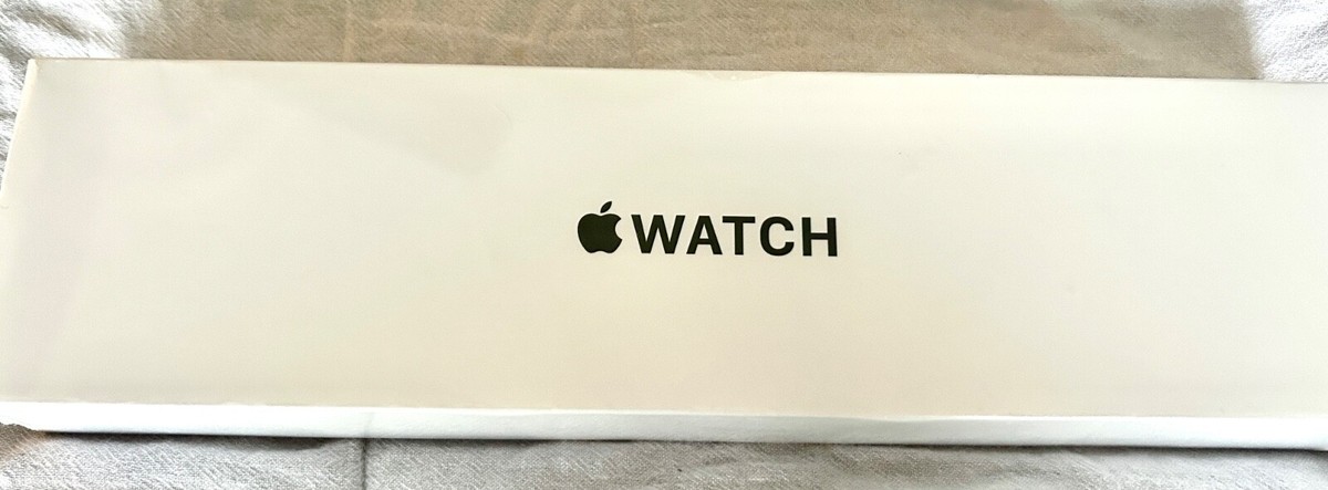 Apple Watch SE 44mm Gold Aluminum Case Starlight Sport Band Apple Watch SE 44mm Gold Aluminum Case Starlight Sport Band