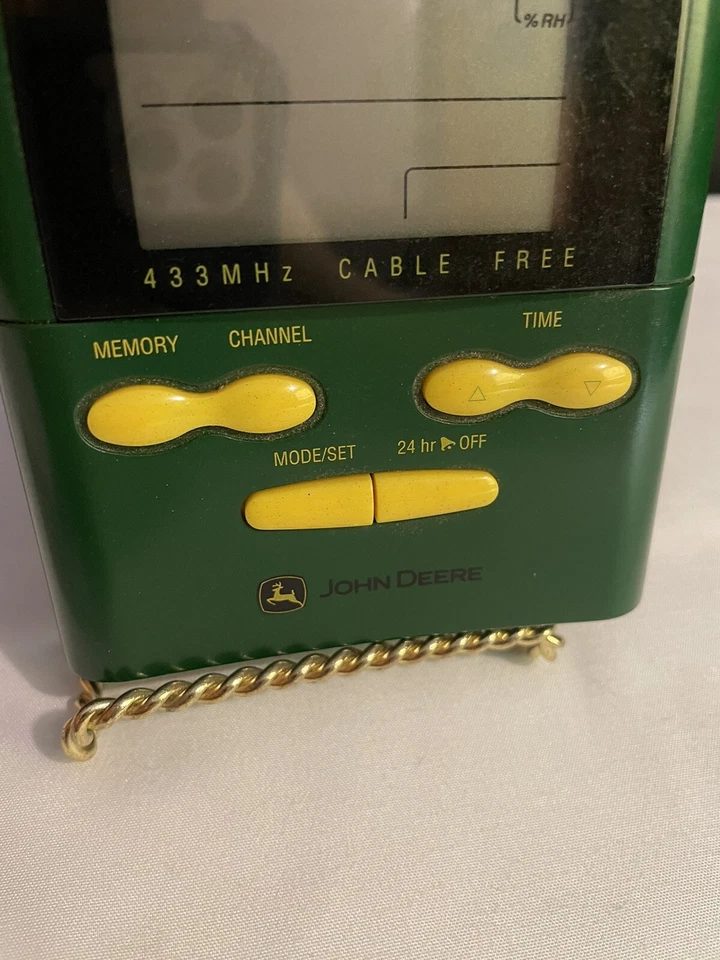 John Deere Wireless Rain Gauge/ Thermometer - Oregon Scientific RARE - No Sensor - Image 2 of 4