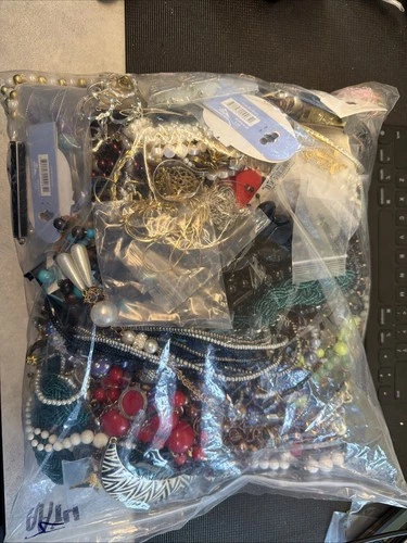 Mixed Costume jewelry lot - Necklaces, Earrings, Bracelets #4