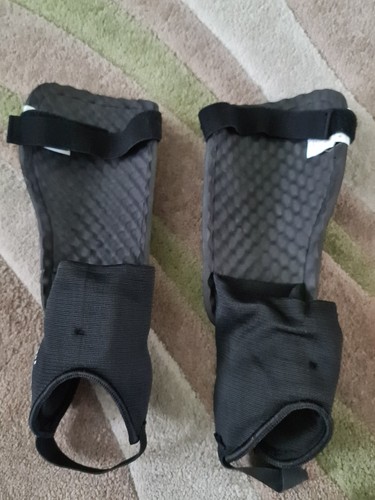 PUMA (Size L) & 2x Sondico (Size L & Youths M) Shin Pads - Picture 5 of 11