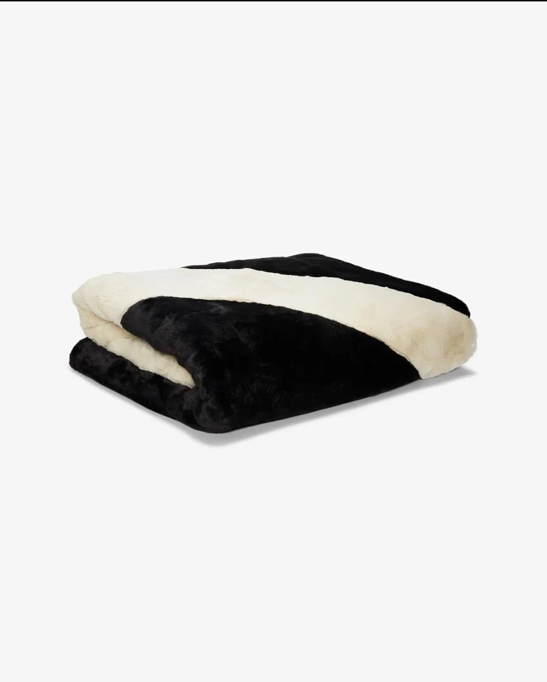 Nike Sportswear Faux Fur Blanket Black & White DO3793-010 | New | 6’ x 4’ - Image 3 of 4