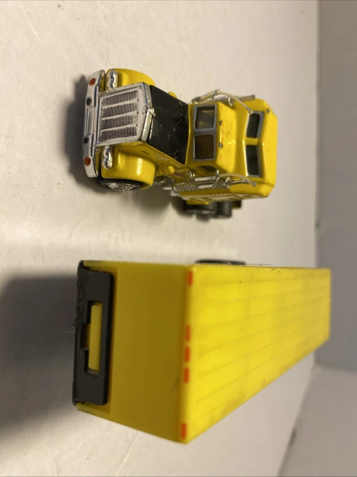 Matchbox 1997 Kenworth w/Trailer PENNZOIL Premiere Collection Rigs Series 2 - Image 3 of 4