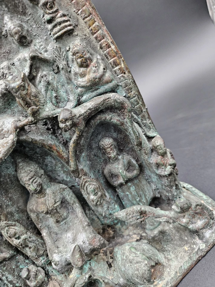 Antigua escultura de santuario de altar budista tailandés de bronce Foto 4 de 4