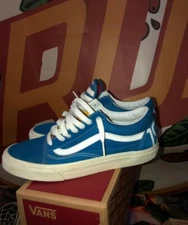 Vans Flower Rose 1966. size 8  pre owned.   used