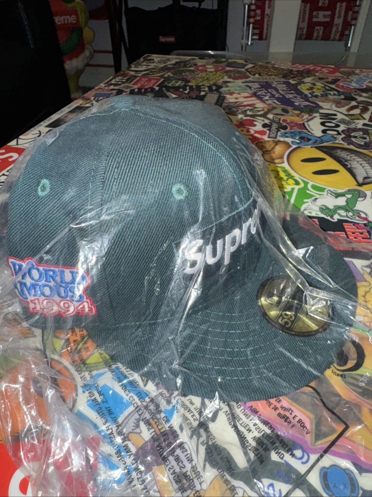 Chapeau Supreme World Famous 1994 boîte logo New Era DRK vert Fw20 ajusté 7 1/4