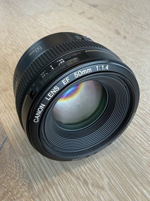 Canon EF 50mm 1.4 USM Top