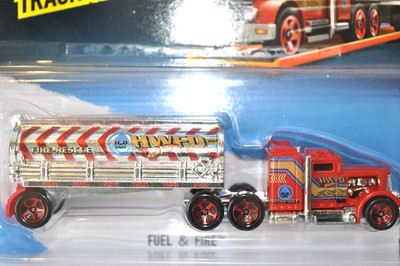 Hot Wheels Track Stars Fuel and Fire Rig - '14 - Peterbilty - Trucks 4 Tracks - Sealed