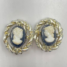 Vintage Retro Gold Tone Faux Black Onyx White Cameo Clip On Earrings Oval Frame