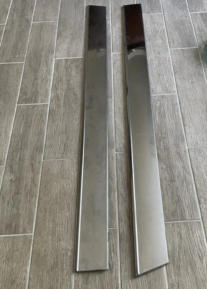 Moldura de puerta basculante Buick Regal 1986-1987 Foto 2 de 4