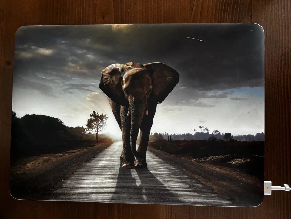 2015 Apple MacBook Air 7.2 13” 8GB/256GB SSD - (Silver) W/ Hardcase - Image 3 of 4