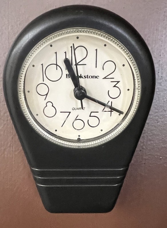 Brookstone Quartz Magnetic Clock with Paper Holding Clip