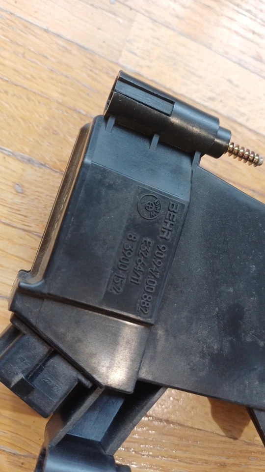 Spada resistenza radiatore BMW E31 E32 E34 5 7 8 SERIE 64118390015 840CI 850I 850CSI - Immagine 3 di 3