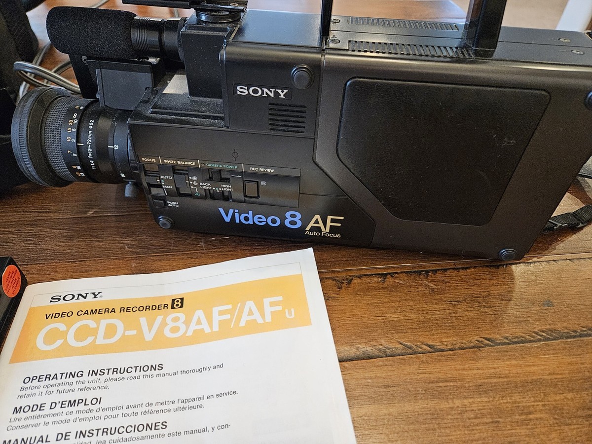 SONY CCD-V8AF Video8 8mm Video Camera Camcorder/8mm Player With SONY CCD-V8AF Video8 8mm Video Camera Camcorder/8mm Player With