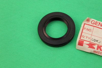 NOS Kawasaki OEM Oil Seal G5 KE100 F11 H1 H2 KZ900 Z1 KZ1000 92052