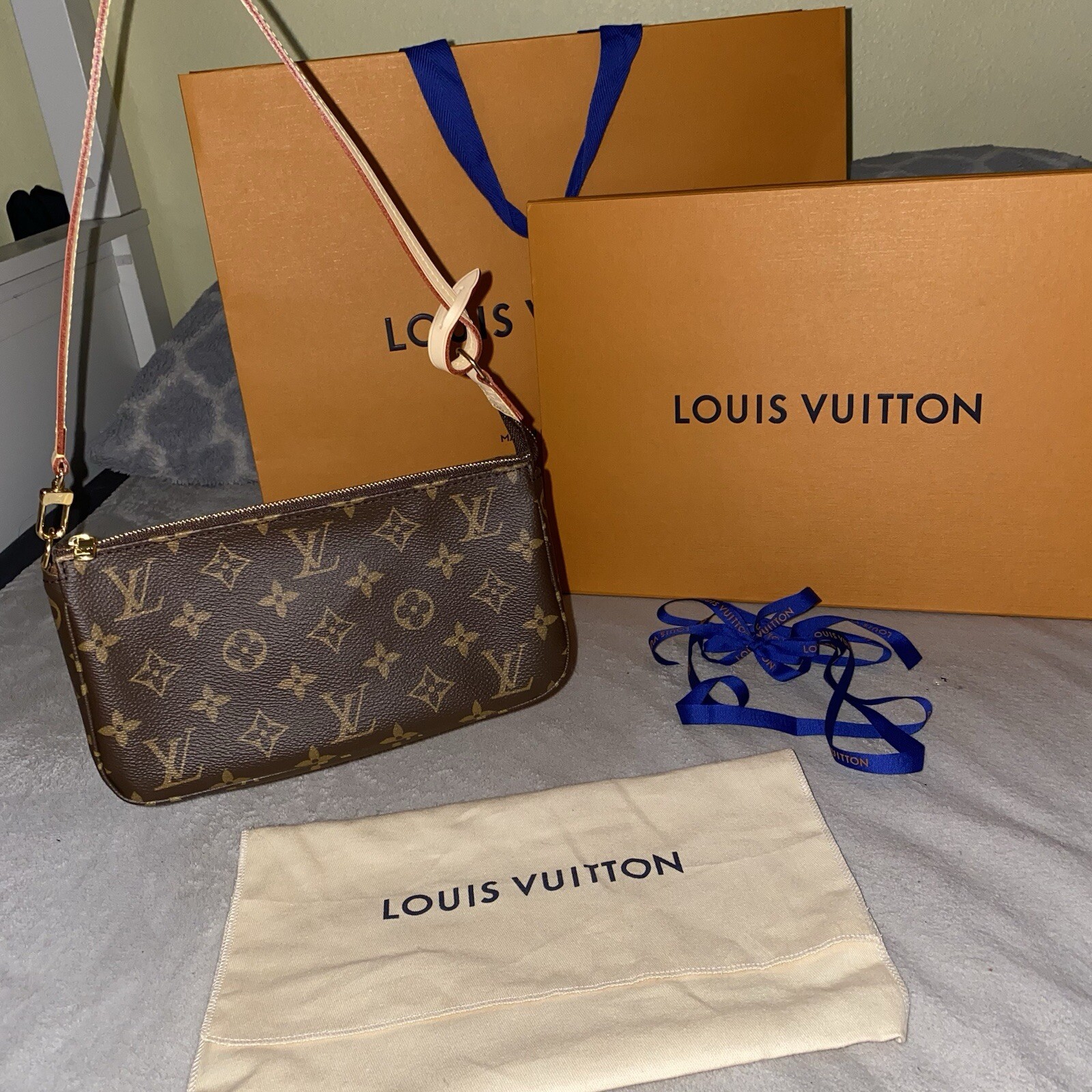 Louis Vuitton Pochette Accessories Shoulder Bag in Monogram