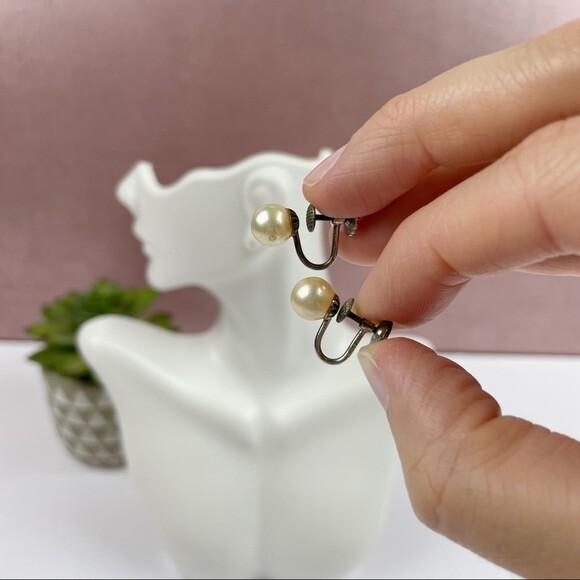 Vintage Marvela Pearl Screw On Clip On Earrings Women… Gem