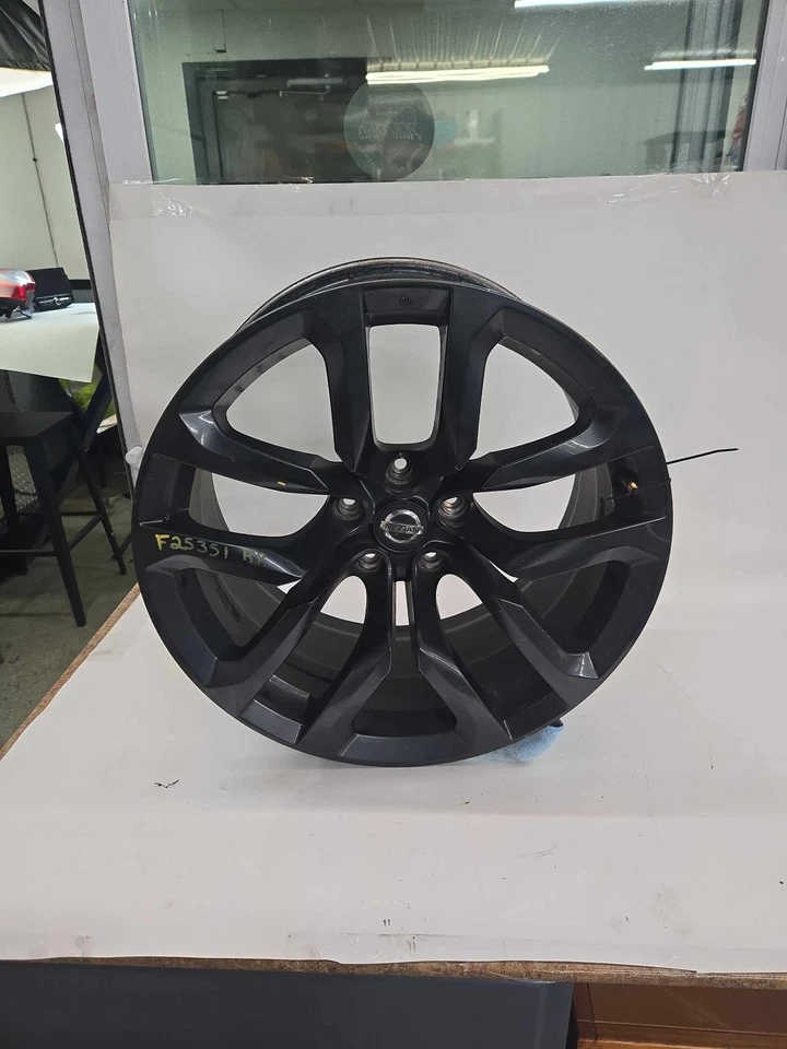 Used Rear Wheel fits: 2009 Nissan 370z Cpe 18x9 alloy rear 5 spoke Rear Grade C - Image 2 of 4