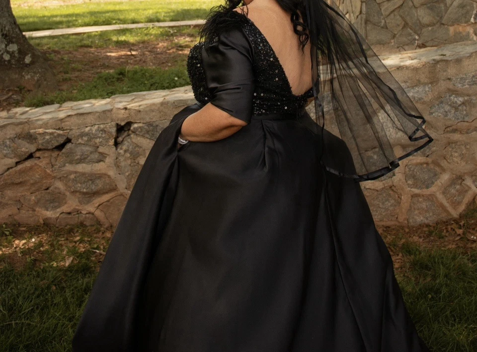 Black Wedding Dress With Veil - Image 2 of 3