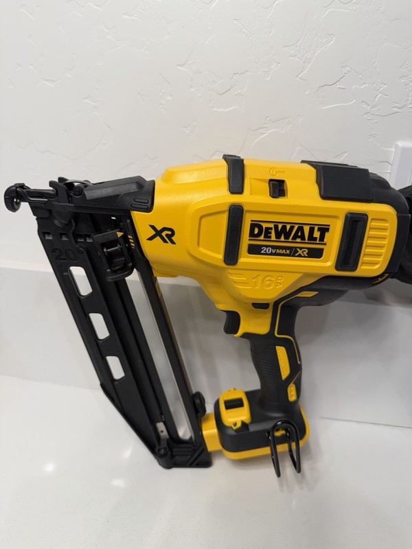 Dewalt 20V MAX XR Lithium-Ion Electric Cordless 16-Gauge Angled Finishing Nailer